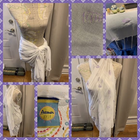 Aremar Accessories - BNWOT Fringed White w/Purple Glitter Shell Design